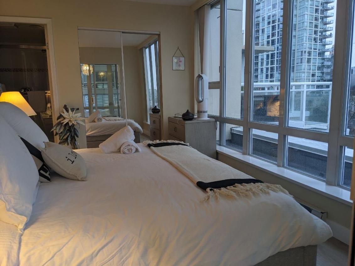 Penthouses Of Beach Ave Vancouver Exterior foto