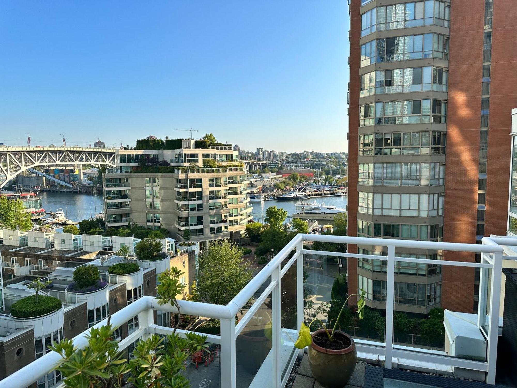 Penthouses Of Beach Ave Vancouver Exterior foto