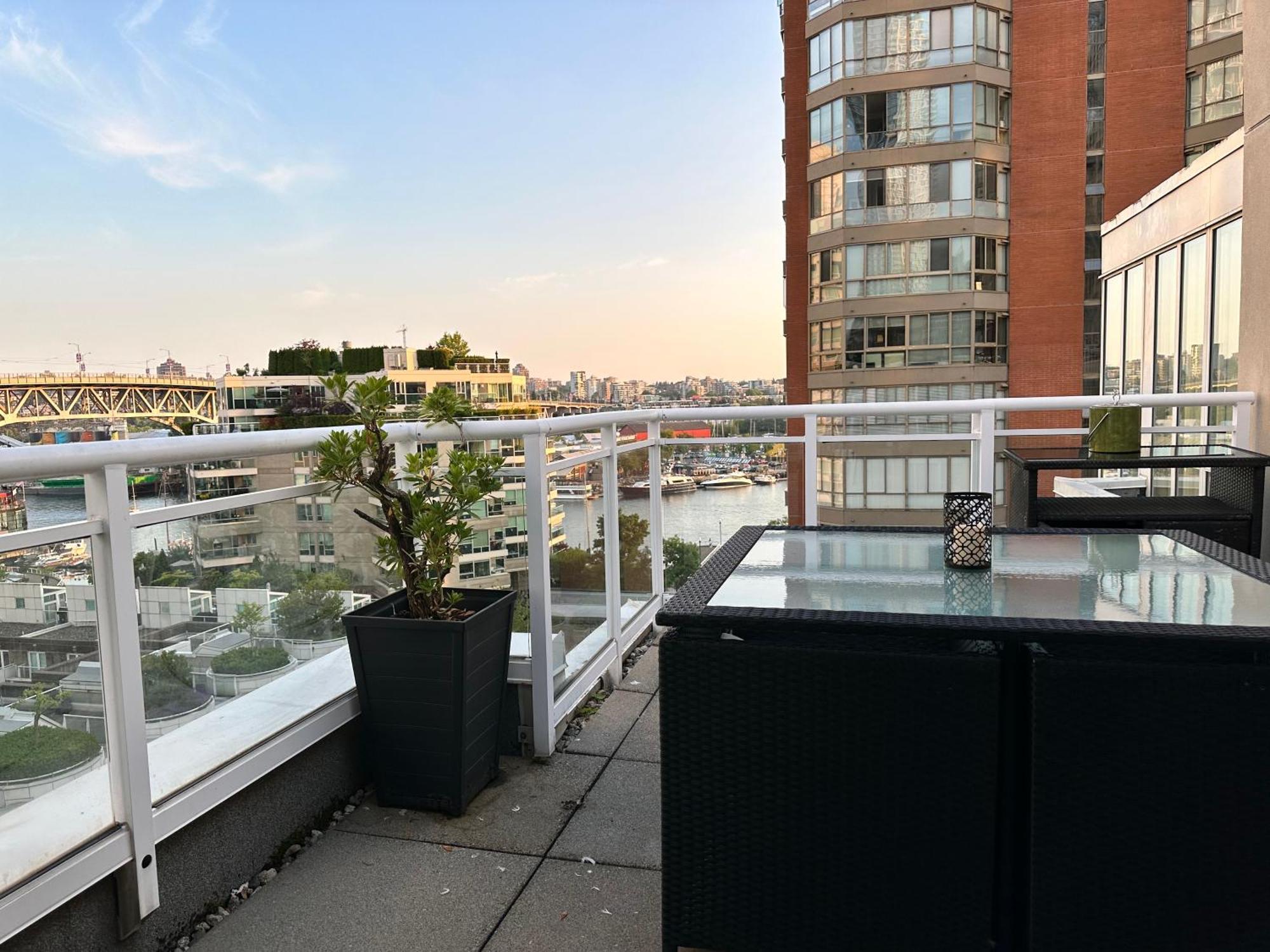 Penthouses Of Beach Ave Vancouver Exterior foto