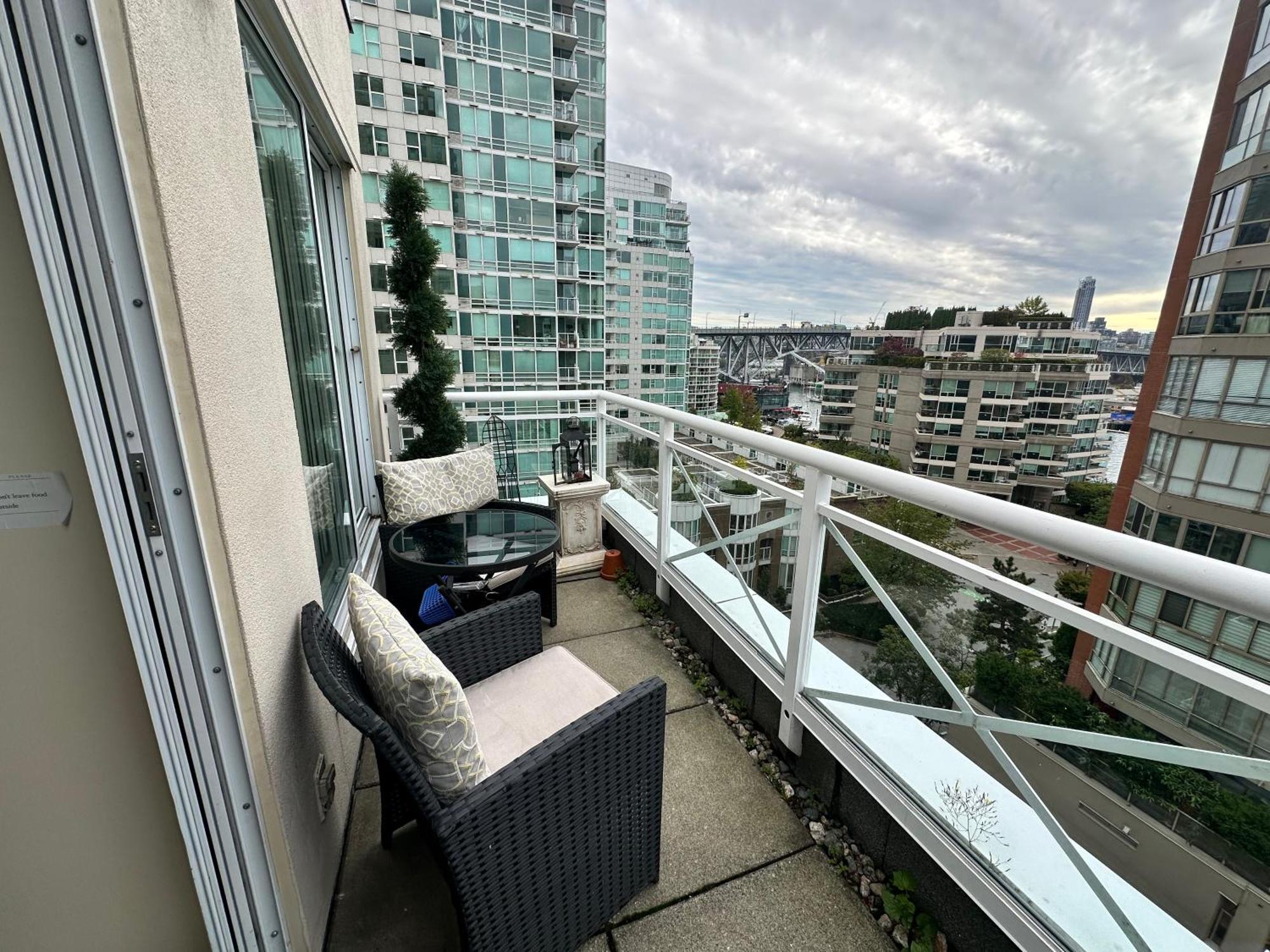 Penthouses Of Beach Ave Vancouver Exterior foto